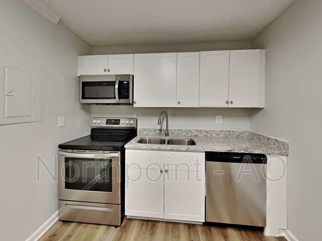 Building Photo - 2168 Rexford Dr