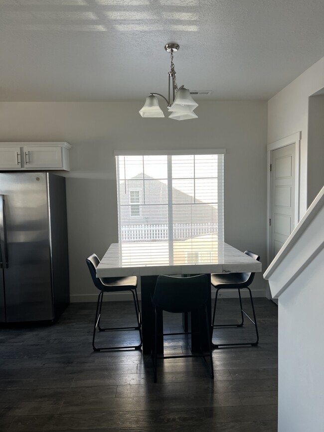 Foto del edificio - 3707 W Drexler Dr