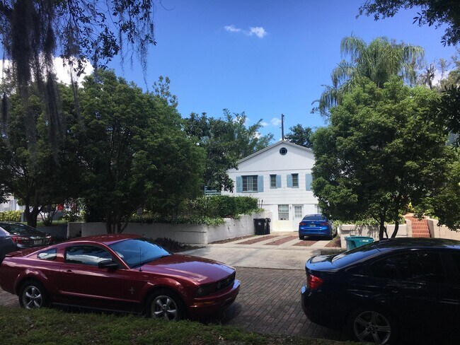 Foto del edificio - 615 Hillcrest St