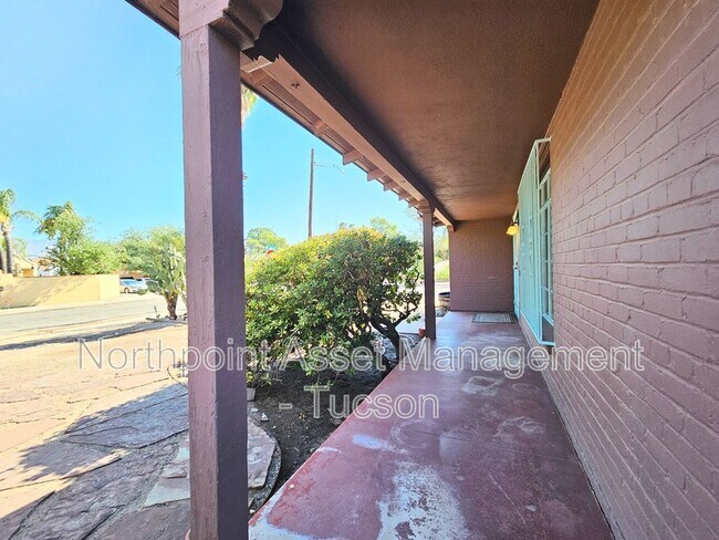 Building Photo - 2348 E Drachman St