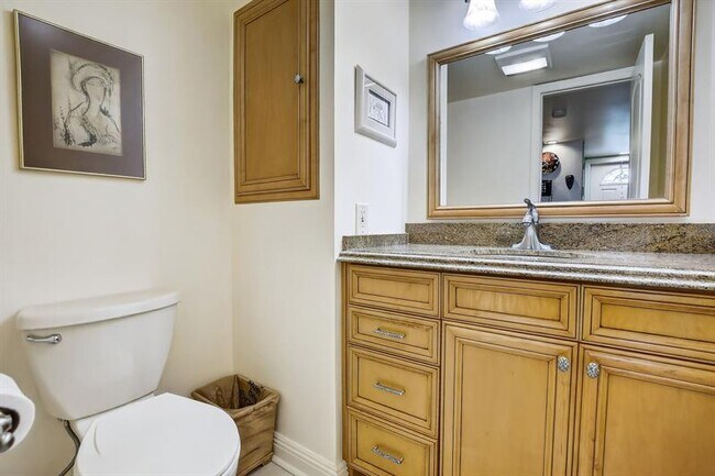Foto del edificio - 820 S Hollybrook Dr