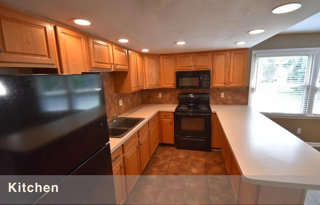 Building Photo - 581 E Rahn Rd