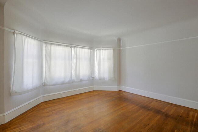 Building Photo - 422 Vernon St