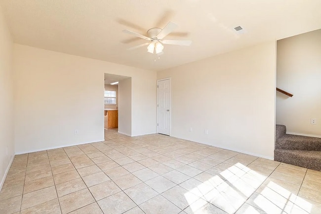 Foto del edificio - 410 SE J St A, B, C