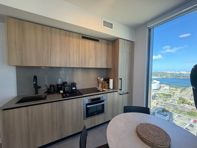 Foto del edificio - 121 NE 5th St