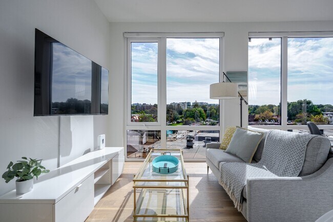 Building Photo - 38 Hichborn St