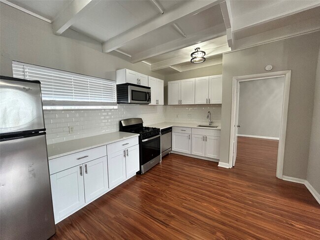 Building Photo - 219 Marshall St