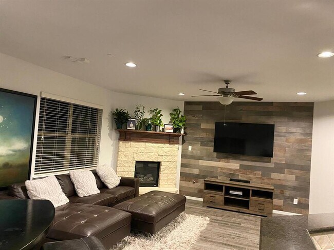 Foto del edificio - 5446 Little Creek Ct