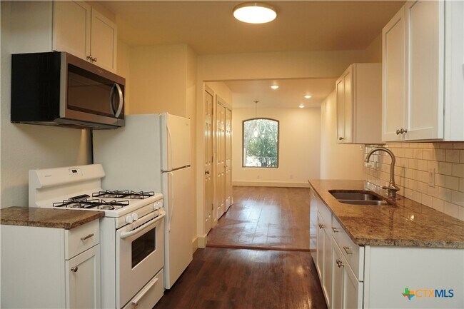 Foto del edificio - 1019 Haynes St