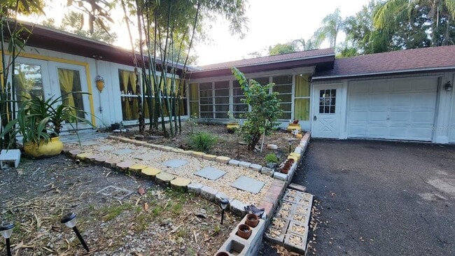 Foto del edificio - 2405 Neptune Rd