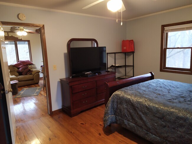 Master bedroom - 1289 Clifton Rd