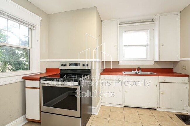 Building Photo - 436 E Sprague St