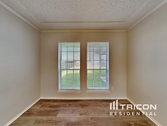 Foto del edificio - 1329 Greenbriar Ln