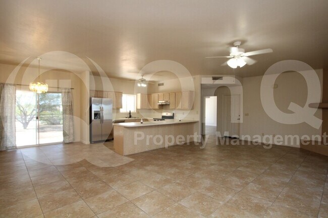 Building Photo - 1033 E Irvine Rd