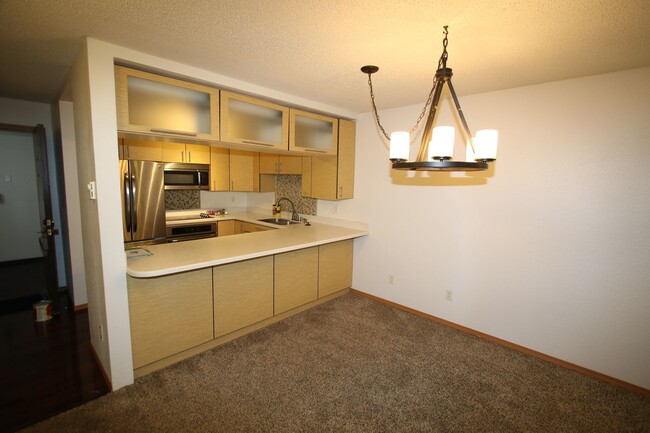 Foto del edificio - 2 Bed, 1 Bath Condo in West Anchorage!