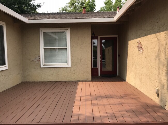 Building Photo - Beautiful Single Story Livermore Home / Be...