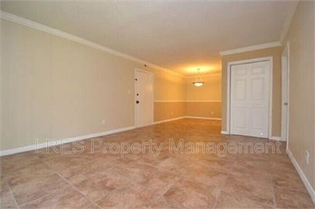 Foto del edificio - 395 Wymore Rd