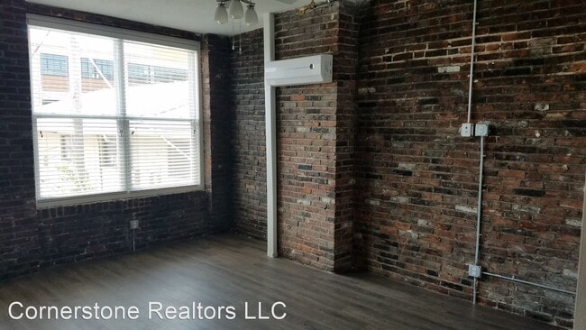 Building Photo - 3954 W Pine Blvd