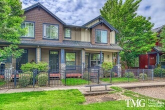 Building Photo - 1469 NE Lockheart Ln