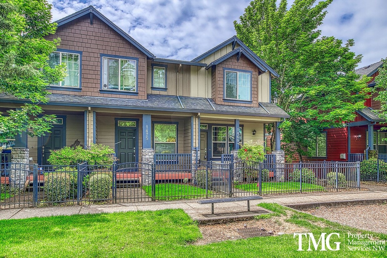 Primary Photo - Contemporary 2 Bed 2.5 Bath Townhome in Hi...