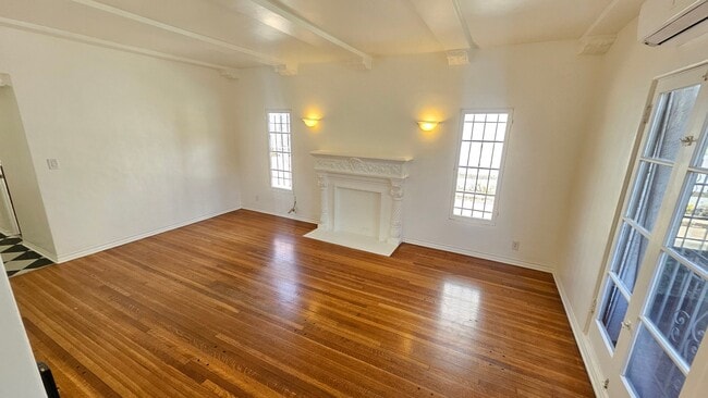 Photo - 355 Cochran Ave Apartment