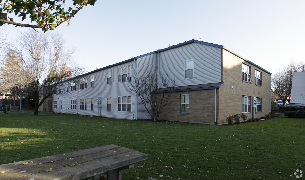 Primary Photo - Fort Vancouver Apartments