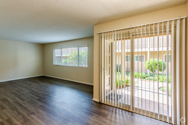 2BR, 1.5BA - 995 SF - Lime Grove Apartments