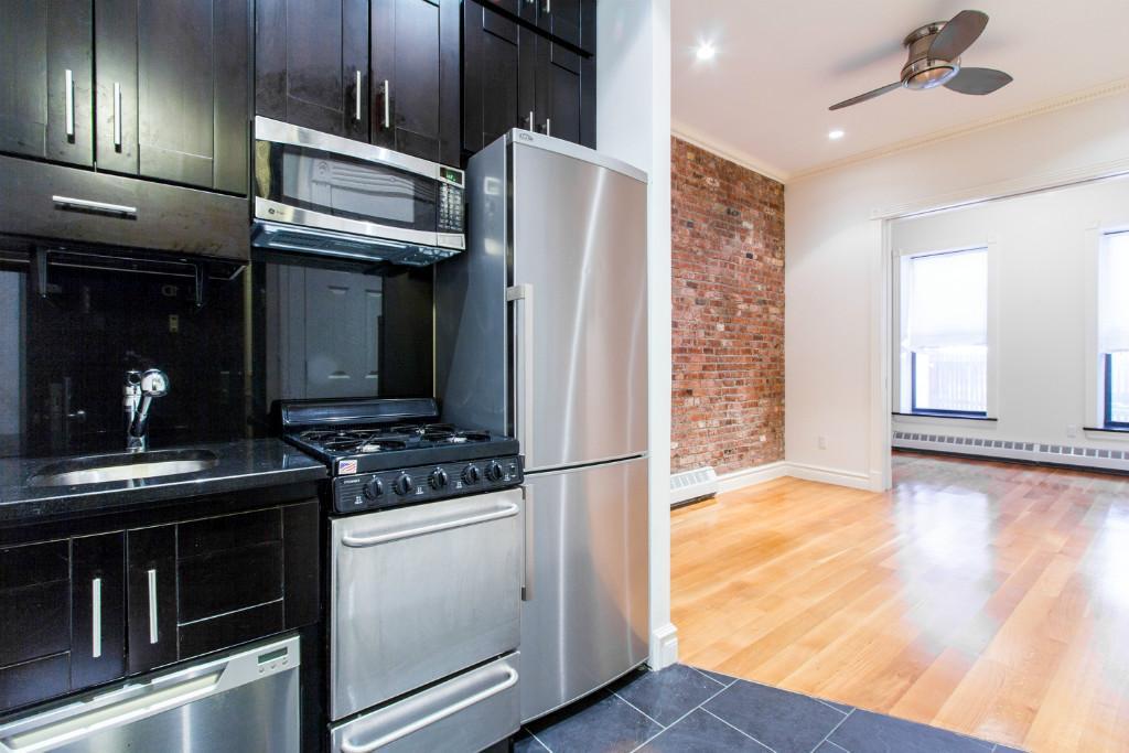 Foto principal - 219 E 28th St