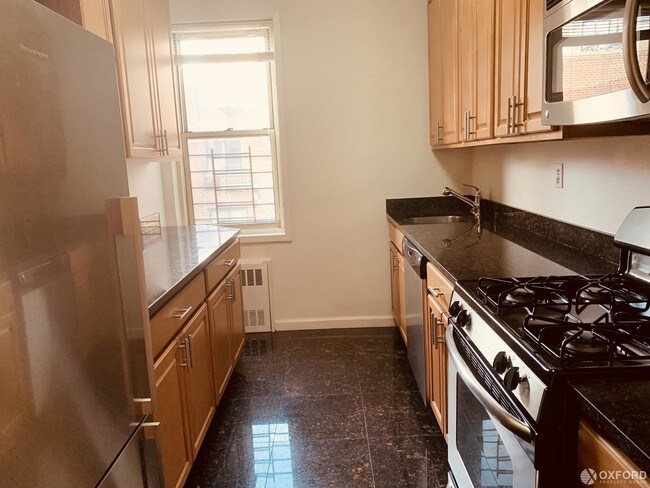 Building Photo - 170 East 83rd Street