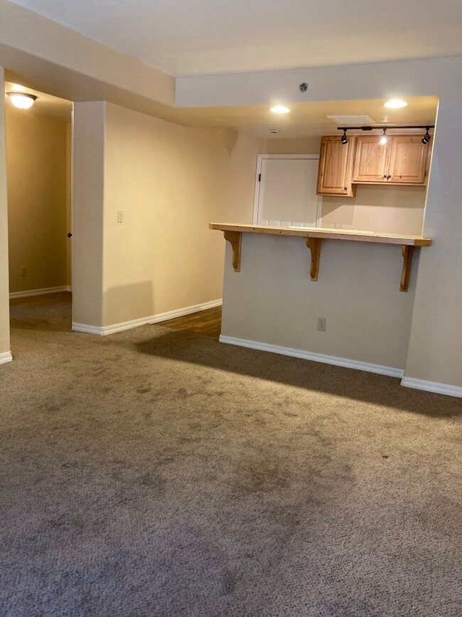 Building Photo - 1700 Cr 203-B103