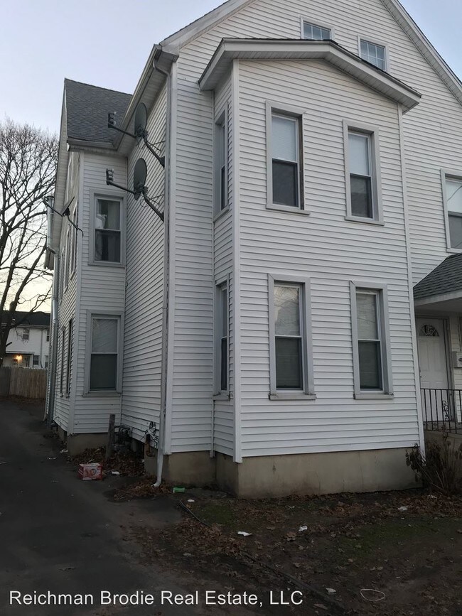 48 Farren Ave, New Haven, CT 06513 Room for Rent in New Haven, CT
