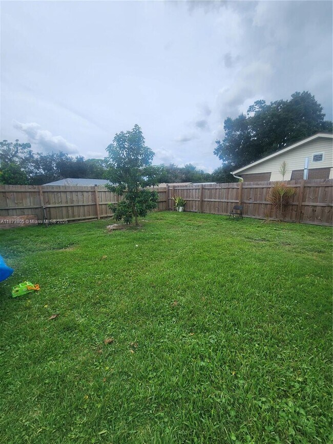 Building Photo - 3012 Parkwood Rd