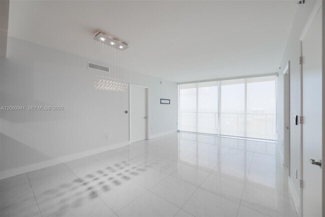 Foto del edificio - 495 Brickell Ave