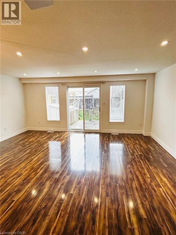 Photo du bâtiment - 90 Donnenwerth Dr