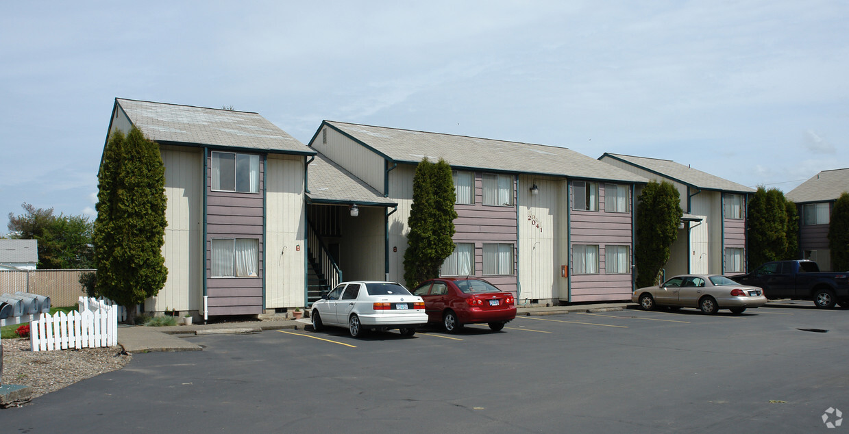 Building Photo - Redwood Manor