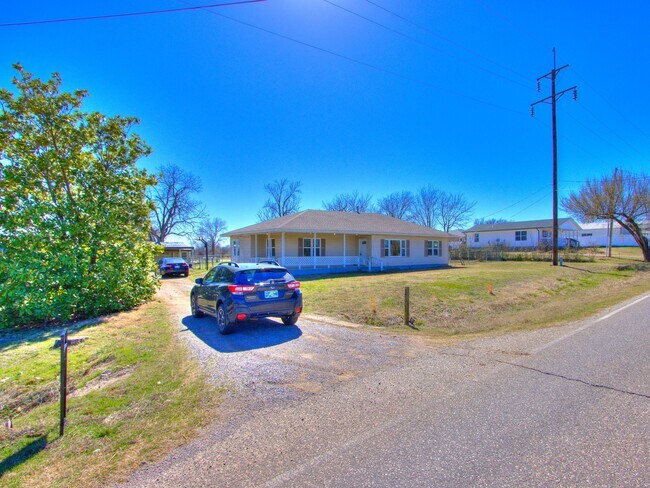 Foto del edificio - 37005 Lake Rd