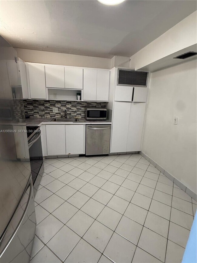 Foto del edificio - 2801 NE 183rd St
