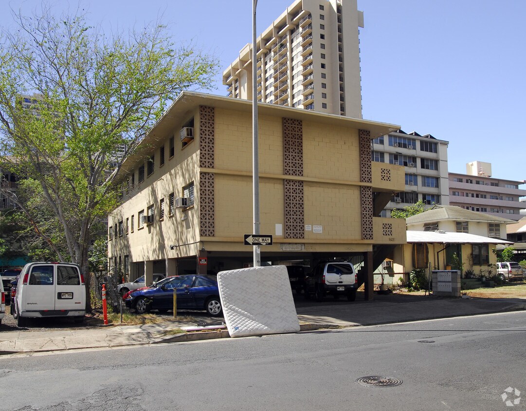 Building Photo - 427 Kalaimoku St