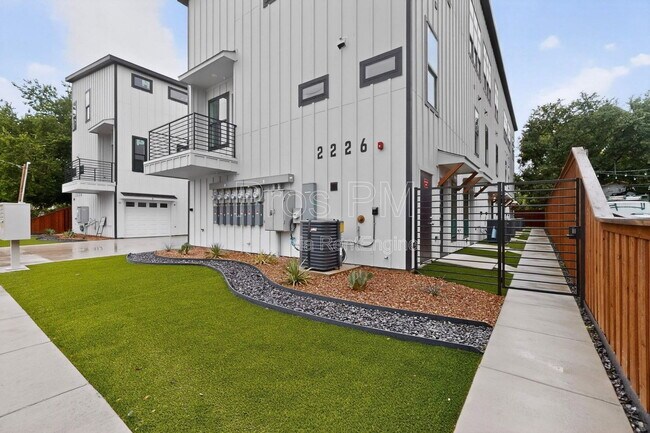 Foto del edificio - 2226 Shea Rd