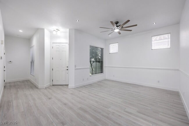 Foto del edificio - 111 Twin Towers Ave