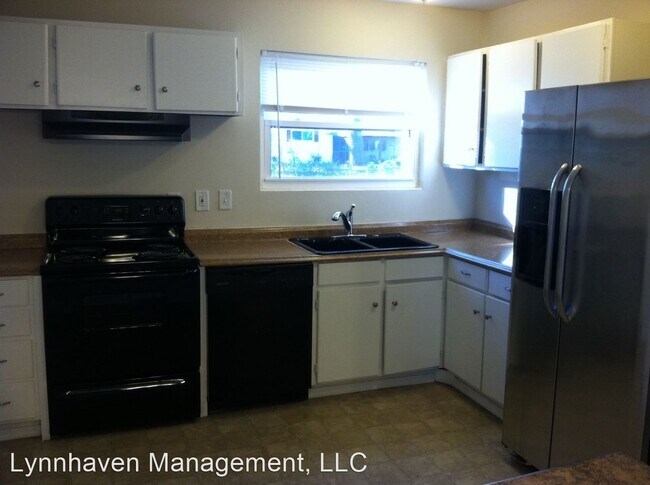 Building Photo - 4 br, 2.5 bath House - 112 Sacramento Dr