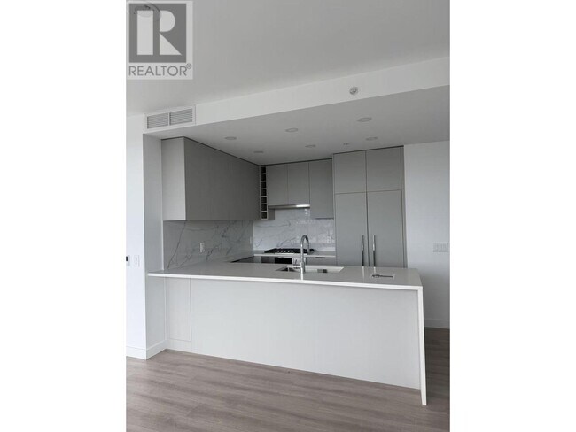 Building Photo - 823-2823 Carnarvon St