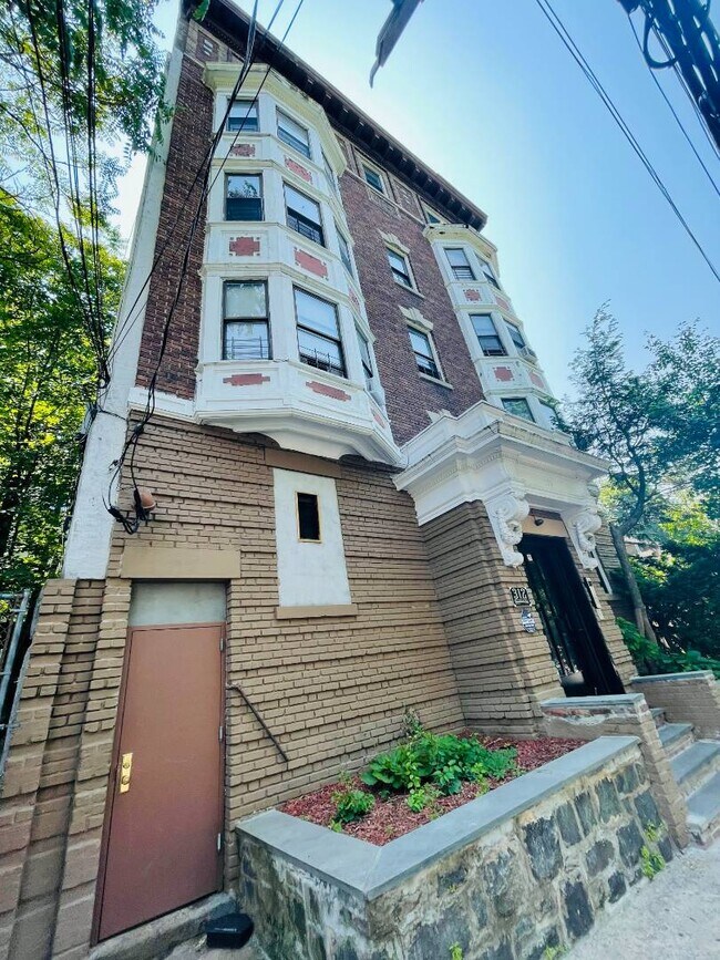 Building Photo - 312 Woodworth Ave