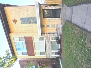 Building Photo - 1621 E 74th Pl