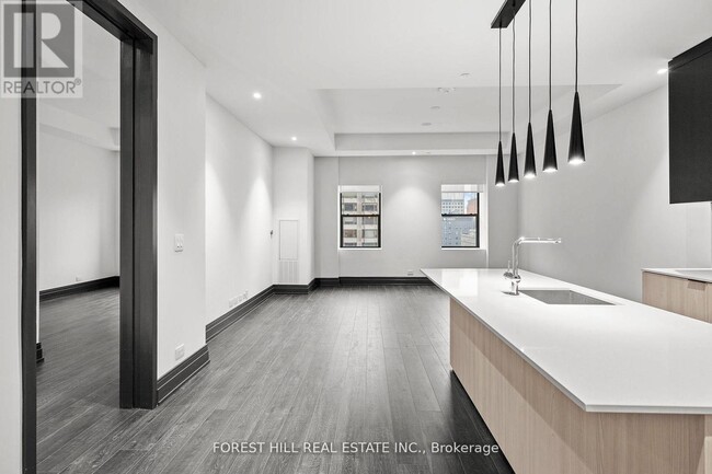 Building Photo - 2 Avenue Rd