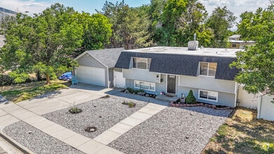 Building Photo - 1076 Godatia Ln