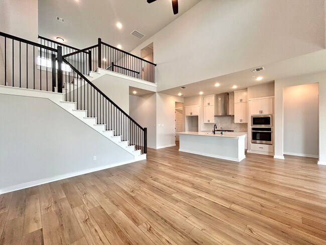 Foto del edificio - Modern 5/BR 4/BA with Stylish Finishes, Sp...