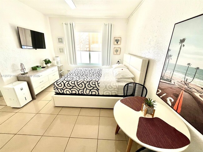 Building Photo - 3710 Collins Ave
