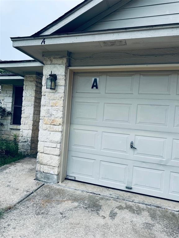 Building Photo - 1301 Armadillo Rd
