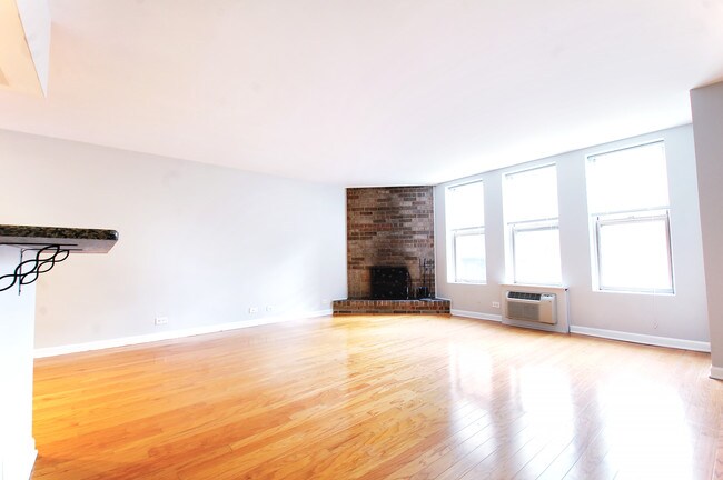 Building Photo - 744 W Gordon Terrace